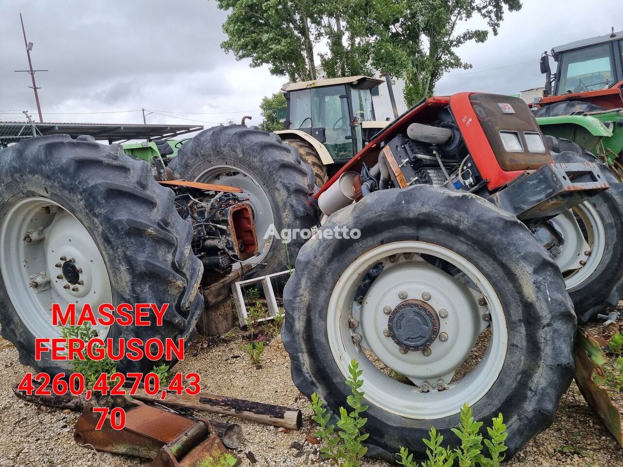 用于获取部件的轮式拖拉机 Massey Ferguson 4260,4270,4370DT PARA PEÇAS